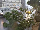 В Японии от тайфуна пострадали по меньшей мере 10 человек