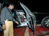 Министр финансов Пакистана выступал в пятницу на очередной встрече с избирателями в городке Джаффр. После митинга, когда он собирался сесть в машину, террорист, обвешенный взрывчаткой, бросился в автомобиль