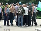 У главного входа в Центральный парк культуры и отдыха имени Горького (ЦПКиО) 20 человек, празднующих День ВДВ, устроили драку У главного входа в Центральный парк культуры и отдыха имени Горького (ЦПКиО) 20 человек, празднующих День ВДВ, устроили драку