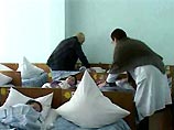 Мальчика привезли в приют в Калманском районе. Поначалу он не хотел общаться с людьми, а в своем поведении копировал повадки животных: ребенок передвигался на четвереньках, кусался, а поданную ему еду сначала обнюхивал Мальчика привезли в приют в Калманском районе. Поначалу он не хотел общаться с людьми, а в своем поведении копировал повадки животных: ребенок передвигался на четвереньках, кусался, а поданную ему еду сначала обнюхивал