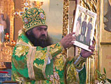Епископ Георгий троекратно благословил молившихся за богослужением иконой новопрославленных святых  http://www.mospat.ru