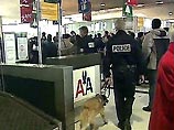 В США молодого человека заставили сойти с самолета из-за обнаженной женской груди на его футболке В США молодого человека заставили сойти с самолета из-за обнаженной женской груди на его футболке