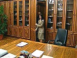 Государственная налоговая администрация Украины предъявила обвинение Тимошенко в том, что в 1996 году компания "ЕЭС Украины", которую она возглавляла, незаконно перечислила за границу около 1 млрд. долларов через банк "Славянский"