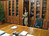 Государственная налоговая администрация Украины предъявила обвинение Тимошенко в том, что в 1996 году компания "ЕЭС Украины", которую она возглавляла, незаконно перечислила за границу около 1 млрд. долларов через банк "Славянский" Государственная налоговая администрация Украины предъявила обвинение Тимошенко в том, что в 1996 году компания "ЕЭС Украины", которую она возглавляла, незаконно перечислила за границу около 1 млрд. долларов через банк "Славянский"