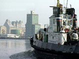 В Калининградском морском канале произошел крупный разлив дизельного топлива