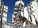 Индийские власти через неделю после крупнейшего землетрясения приняли решение начать расчистку завалов с помощью тяжелой техники