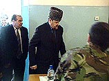 Ахмад Кадыров сегодня объявил, что до конца 2000 года в Чечню "должны вернутся все беженцы" которые сейчас живут в нескольких лагерях у границы республики"