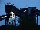На шахте "Северная" спасатели пробиваются к горнякам, заблокированным в результате обвала