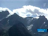 Российские спасатели в горах Киргизии приступают к операции по поиску альпинистов, которых накрыла лавина