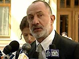 "Мы попытаемся довести до российской стороны нашу позицию и получить ответ на вопрос - каким образом в Южной Осетии и Абхазии проходят нескончаемые военные учения и откуда сепаратисты получают новейшее оружие", - сказал в аэропорту Хаиндрава "Мы попытаемся довести до российской стороны нашу позицию и получить ответ на вопрос - каким образом в Южной Осетии и Абхазии проходят нескончаемые военные учения и откуда сепаратисты получают новейшее оружие", - сказал в аэропорту Хаиндрава