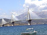 В Греции открыт самый длинный подвесной мост в мире В Греции открыт самый длинный подвесной мост в мире