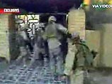 В четверг вечером был взят штурмом его дом, но ас-Садра там не оказалось. Предположительно он скрывался в мавзолее имама Али В четверг вечером был взят штурмом его дом, но ас-Садра там не оказалось. Предположительно он скрывался в мавзолее имама Али