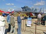 В Подмосковье МиГ-29 обогнал автомобиль Porsche на дистанции в 400 метров В Подмосковье МиГ-29 обогнал автомобиль Porsche на дистанции в 400 метров