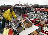 Число жертв урагана "Чарли", который накануне обрушился на американский штат Флорида измеряется десятками. Власти, однако, сейчас не называют даже приблизительных цифр, поскольку спасатели и медики не могут добраться ко многим населенным пунктам