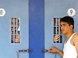 Израиль объявил "психологическую войну" голодающим палестинским заключенным. Чтобы сломить их дух и заставить прервать голодовку, тюремщики будут жарить шашлык под окнами заключенных