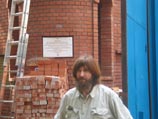 Федор Конюхов построил возле своего московского дома каменную часовню
