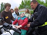 Шредер удочерил девочку с умственными отклонениями Шредер удочерил девочку с умственными отклонениями