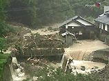 В Японии число погибших в результате наводнений и оползней, вызванных тайфуном "Меги", достигло четырех человек. Еще два человека считаются пропавшими без вести