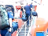 Для того чтобы погрузить на судно мини-подлодку L-R-5, доставленную из Шотландии в норвежский порт Трондхейм, потребовалось несколько часов Для того чтобы погрузить на судно мини-подлодку L-R-5, доставленную из Шотландии в норвежский порт Трондхейм, потребовалось несколько часов