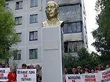 В Пскове открыт памятник Путину