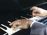 Миллиардер Фридман сыграет на рояле в собственном баре