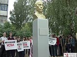 Памятник Путину в Пскове демонтирован Памятник Путину в Пскове демонтирован