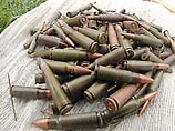 Два жителя поселка Бира добровольно сдали 76 гранат Ф-1, 25 гранат РГД-42, 23 снаряда к зенитной установке, 28 взрывных устройств, гранатометный выстрел и 400 автоматных патронов