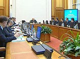 Правительство РФ на внеочередном заседании в понедельник за два часа разобралось с бюджетом и в полдень одобрило проект самого важного финансового документа страны - федерального бюджета на 2005 год