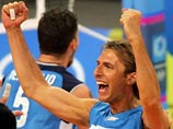 Поединок, который состоялся в пятницу, завершился со счетом 3-0 (25:16, 25:17, 25:16) в пользу итальянцев Поединок, который состоялся в пятницу, завершился со счетом 3-0 (25:16, 25:17, 25:16) в пользу итальянцев