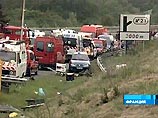 По меньшей мере 13 человек погибли и 20 получили ранения в результате крупной автокатастрофы, произошедшей в воскресенье на автомагистрали юго-запада Франции, в 40 км от Бордо