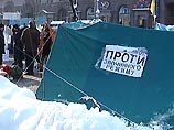 На очередную сессию собирается Верховная Рада. И в первый день ее работы о своих требованиях уволить Потебенько депутатам намерены напомнить участники акции "Украина без Кучмы" На очередную сессию собирается Верховная Рада. И в первый день ее работы о своих требованиях уволить Потебенько депутатам намерены напомнить участники акции "Украина без Кучмы"