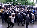 В Батуми утром в среду произошли столкновения полицейских и торговцев, отказывающихся покидать территорию городского рынка В Батуми утром в среду произошли столкновения полицейских и торговцев, отказывающихся покидать территорию городского рынка