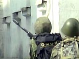 Захватившие  в  Беслане  школу  террористы  требуют освободить боевиков, напавших 22 июня на Ингушетию