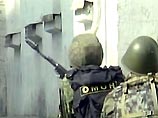 Захватившие в Беслане школу террористы требуют освободить боевиков, напавших 22 июня на Ингушетию Захватившие в Беслане школу террористы требуют освободить боевиков, напавших 22 июня на Ингушетию