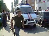 В захваченной террористами в Беслане школе начался пожар В захваченной террористами в Беслане школе начался пожар