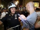 В Нью-Йорке, где проходит открывшийся в понедельник съезд Республиканской партии США, полиция арестовала более 900 человек из числа демонстрантов, которые бурно протестовали против политики нынешней администрации Буша