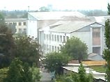 В здании 
школы в Беслане раздается стрельба