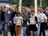 В понедельник в Беслане хоронят более 100 погибших заложников В понедельник в Беслане хоронят более 100 погибших заложников