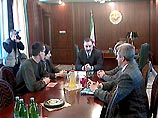 В Ингушетии состоялась встреча президента Руслана Аушева с освобожденным в Чечне сотрудником гуманитарной организации "Врачи без границ" Кеннетом Глаком