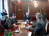В Ингушетии состоялась встреча президента Руслана Аушева с освобожденным в Чечне сотрудником гуманитарной организации "Врачи без границ" Кеннетом Глаком В Ингушетии состоялась встреча президента Руслана Аушева с освобожденным в Чечне сотрудником гуманитарной организации "Врачи без границ" Кеннетом Глаком