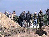Как заявил замминистра обороны, начальник тыла генерал-полковник Владимир Исаков, ведется работа, "чтобы в феврале, марте и апреле этого года захоронить останки и закрыть эпопею первой чеченской кампании" Как заявил замминистра обороны, начальник тыла генерал-полковник Владимир Исаков, ведется работа, "чтобы в феврале, марте и апреле этого года захоронить останки и закрыть эпопею первой чеченской кампании"