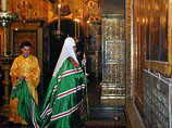 В Успенском соборе Московского Кремля Патриарх Алексий II возглавил Божественную литургию, во время которой была вознесена молитва о тех, кто погиб в Северной Осетии