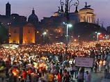 В память о погибших в Беслане сотни тысяч человек прошли по улицам Рима с горящими свечами в руках В память о погибших в Беслане сотни тысяч человек прошли по улицам Рима с горящими свечами в руках