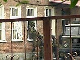 Руководитель группы террористов потом подорвал с помощью пультов дистанционного управления двух женщин-смертниц, чтобы усмирить всех недовольных Руководитель группы террористов потом подорвал с помощью пультов дистанционного управления двух женщин-смертниц, чтобы усмирить всех недовольных