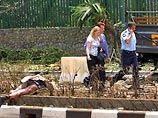 Пока известно о шести погибших сотрудниках австралийской дипмиссии. По словам корреспондента Reuters, их тела лежат на улице около посольства. Кроме того, много раненых.
