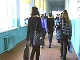 Утром в четверг в коридоре средней школы N 5 Якутска (Дальний Восток) неизвестный подросток распылил баллончик со слезоточивым газом, пострадали четыре девочки