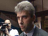Арест Невзлина был санкционирован 23 июля 2004 года. Ему инкриминируется преступный сговор с начальником отдела безопасности ЮКОСа Алексеем Пичугиным