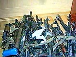 По информации газеты "Время новостей", большая часть оружия, использовавшегося террористами в Беслане, как выяснилось, была похищена со складов МВД Ингушетии во время июньского рейда боевиков в эту республику