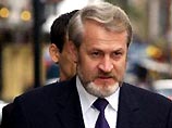 "Если нас призывают урегулировать ситуацию с участием Закаева (на фото) и Ахмадова, и наш ответ известен - это лица, выдачи которых мы требуем", - подчеркнул министр "Если нас призывают урегулировать ситуацию с участием Закаева (на фото) и Ахмадова, и наш ответ известен - это лица, выдачи которых мы требуем", - подчеркнул министр