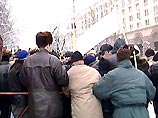 На Украине несколько тысяч человек пытались прорвать заграждения у здания администрации